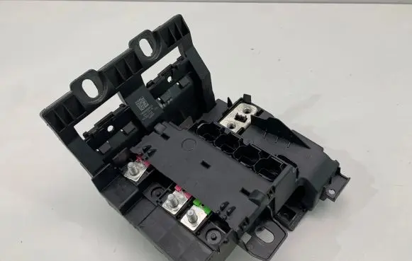 BMW X3 G01 Battery relay fuse 6841704