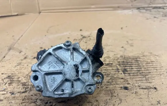 Peugeot 2008 I Vacuum pump 9804021880