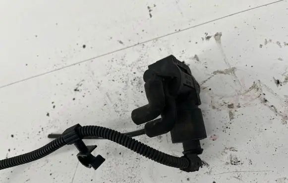 Audi TT Mk1 Turbo solenoid valve 1J0906283B