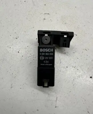 Volkswagen PASSAT B6 Glow plug pre-heat relay 0281003038 038907281D