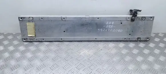 Engine mounting bracket