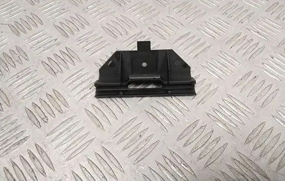 Rear bumper mounting bracket
