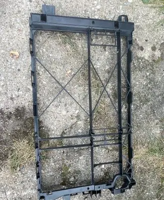 Radiator mount bracket