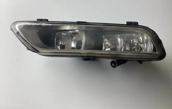 Volkswagen PASSAT B7 Front fog light 176623