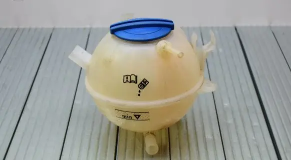 Volkswagen Caddy Coolant expansion tank/reservoir 1K0121407A