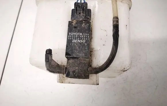 Toyota Corolla E120 E130 Windscreen/windshield washer pump 8533044010