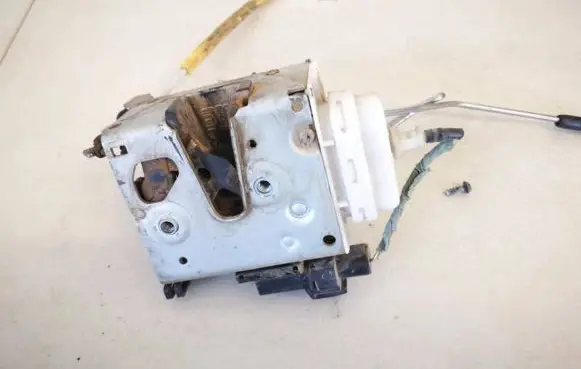 Audi A3 S3 8L Front door lock 8l1837016a