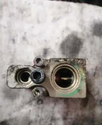 Volkswagen Golf IV Air conditioning (A/C) expansion valve 1J1820103A