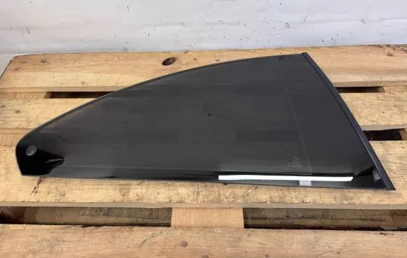 BMW 3 E46 Rear vent window glass 51368209404 51364334946 8209404