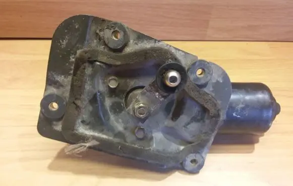 Mitsubishi Lancer Wiper motor