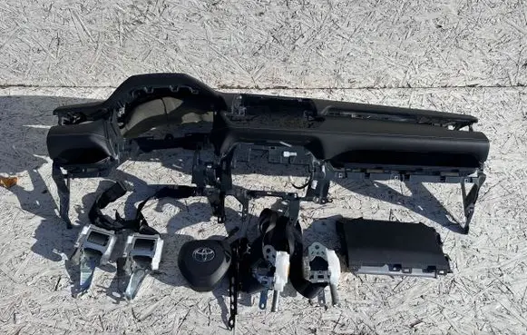 Toyota RAV 4 (XA50) Dashboard glove box trim 