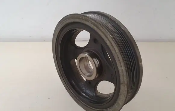 Toyota Avensis T270 Crankshaft pulley 134080R030