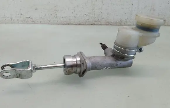 SsangYong Rexton I Clutch master cylinder 
