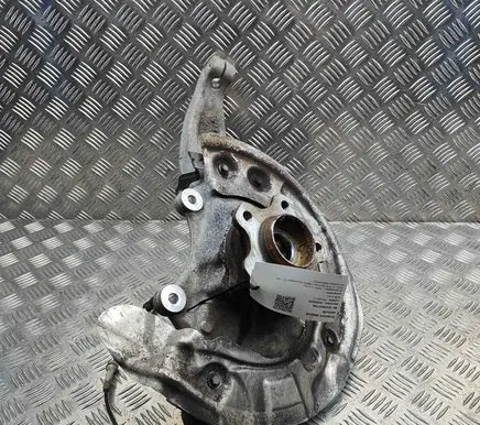 BMW 5 G30 G31 Front wheel hub 6884386