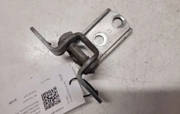 Toyota Avensis Verso Rear door lower hinge