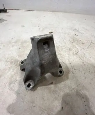 Audi A4 S4 B8 8K Engine mounting bracket 8K0199307B