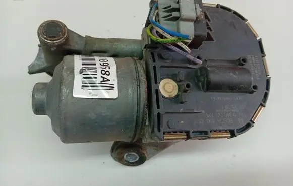 Peugeot 407 Wiper motor 0390241722