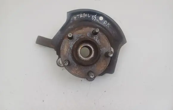 Nissan X-Trail T30 Front wheel hub