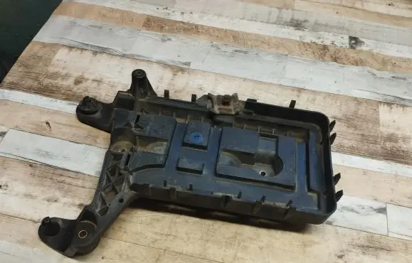 Volkswagen Touran I Battery tray 1K0915333B