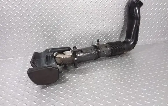 Volvo V50 Turbo air intake inlet pipe/hose 3M519A673HG