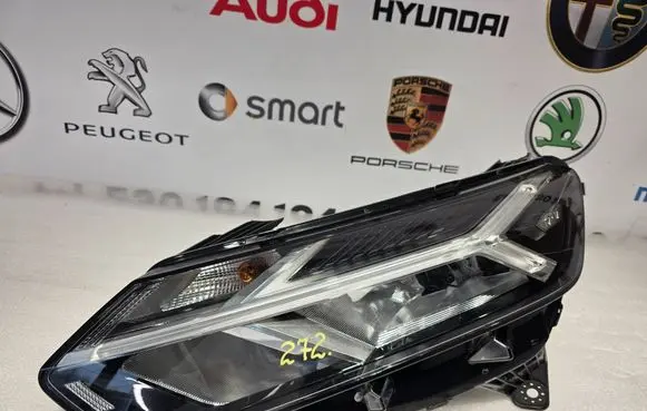 Dacia Sandero III Headlight/headlamp 260607219R