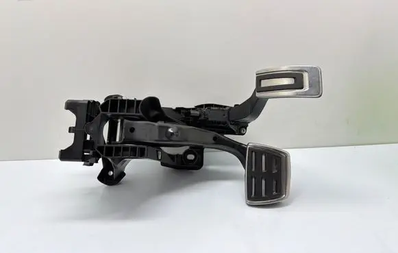 Skoda Octavia Mk4 Pedal assembly 5Q1723058CH 110321