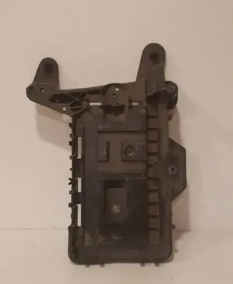 Volkswagen PASSAT B6 Battery tray 1K0915333