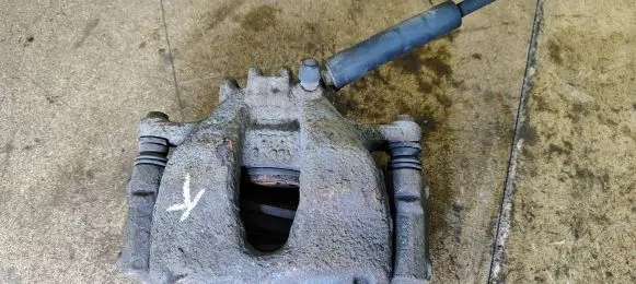 Peugeot 308 Front brake caliper