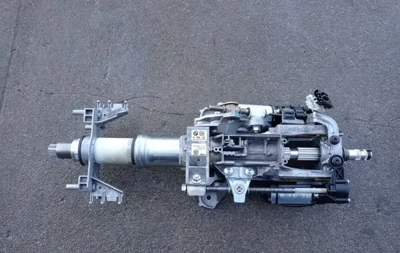 Steering wheel axle set