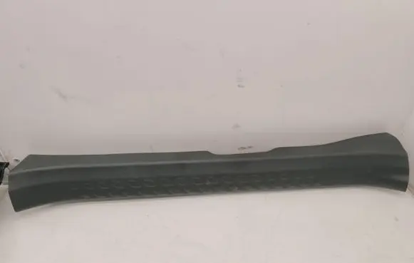 Toyota C-HR I Front sill trim cover 67914F4010