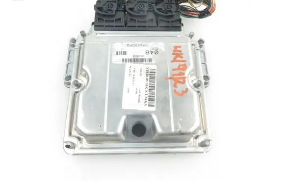 Volvo S40, V40 Engine control unit/module 8200065996 0281010441