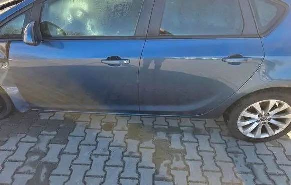 Opel Astra J Front door 