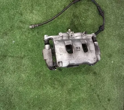 Ford Explorer VI Front brake caliper