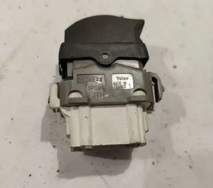 Renault Megane II Electric window control switch 220510C