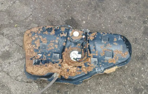 Toyota Corolla Verso E121 Fuel tank 