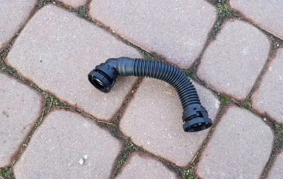 Skoda Octavia Mk3 (5E) Breather/breather pipe/hose 04L103493