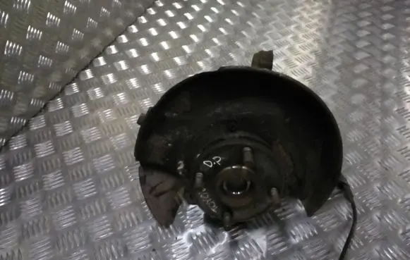 Toyota Corolla E120 E130 Front wheel hub