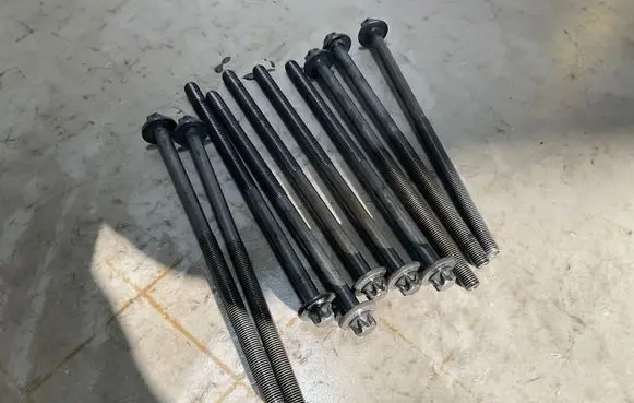 Mercedes-Benz Sprinter W906 Cylinder head bolts 