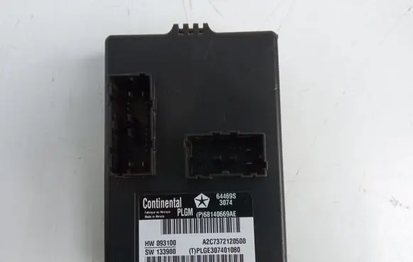 Jeep Grand Cherokee Tailgate/trunk control unit/module 68140669AE