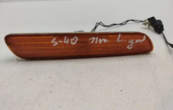 Front fender indicator light