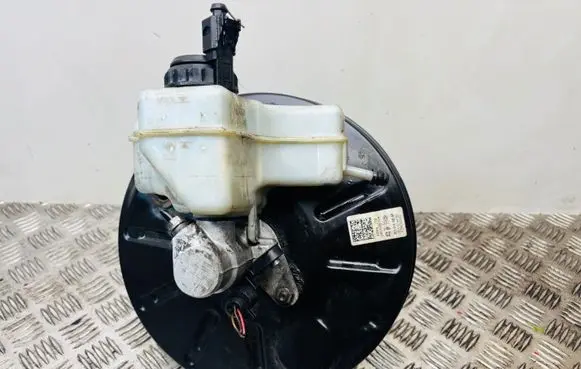 Volkswagen PASSAT B7 Brake booster 3C1614105AP
