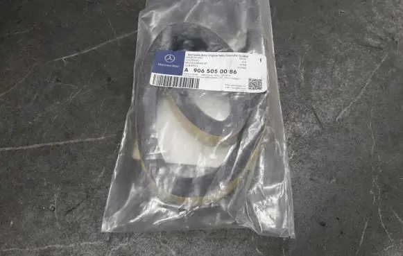 Mercedes-Benz Sprinter W901 W902 W903 W904 Radiator trim 9065050086