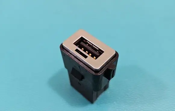 Volvo V40 USB socket connector 8M5T-19A164-VA IMPRK1477425