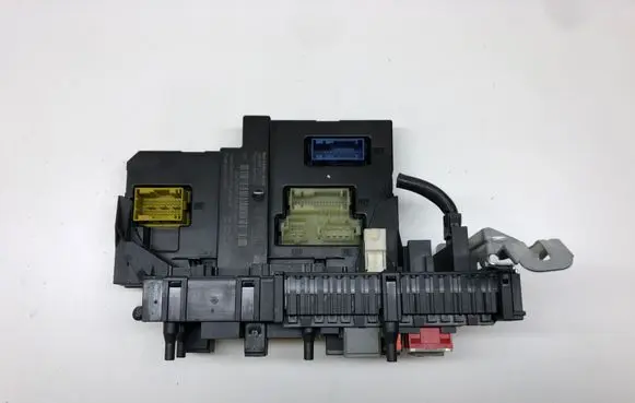 Mercedes-Benz C W204 Fuse module 2045453901 2044422400 5DK00922525
