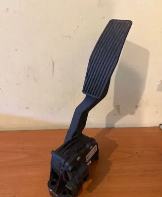 Opel Astra G Accelerator throttle pedal 9157998 6PV00811200