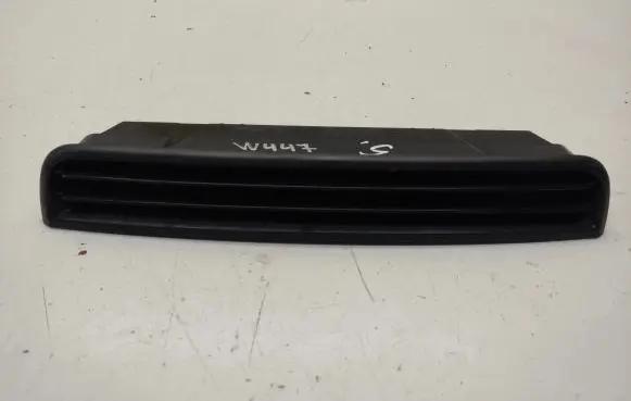 Mercedes-Benz Vito Viano W447 Dashboard air vent grill cover trim 