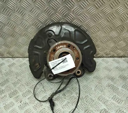 Mercedes-Benz Vito Viano W447 Front wheel hub A4473300620
