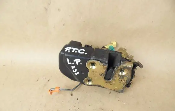 Chrysler PT Cruiser Front door lock 