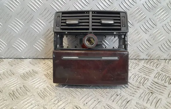 Rear air vent grill