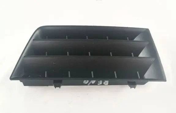Renault Megane II Front bumper upper radiator grill 8200114157